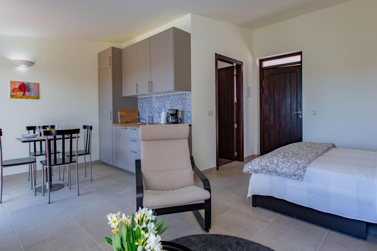 Corte Velada Guest House By Lovelystay 拉哥斯 外观 照片